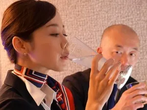 Nàng dâu hiếu thảo chăm sóc bố anh xã vietsub