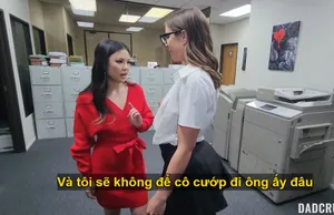 Con gái cho bố dượng phang vì không muốn bố rời xa 2 má con cô