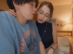Bố chồng thay con trai thỏa mãn cái bướm con dâu