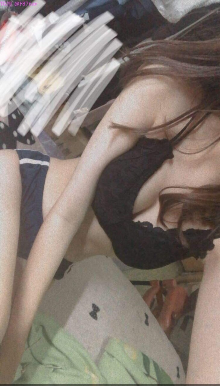 Em người mẫu riri nanatsumori và anh cấp trên trong khách sạn
