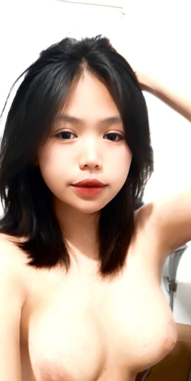 đi xem phim một mình, thanh niên bị chị gái thánh dâm kế bên sờ trym