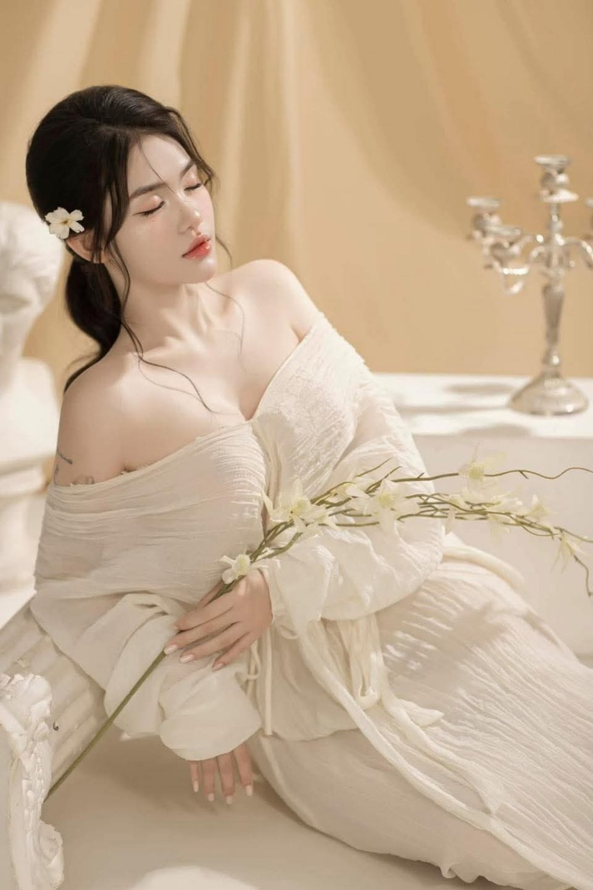 đến nhà con ghệ chơi, thanh niên làm liều khi nhìn thấy chị gái cô ấy ngủ hớ hên