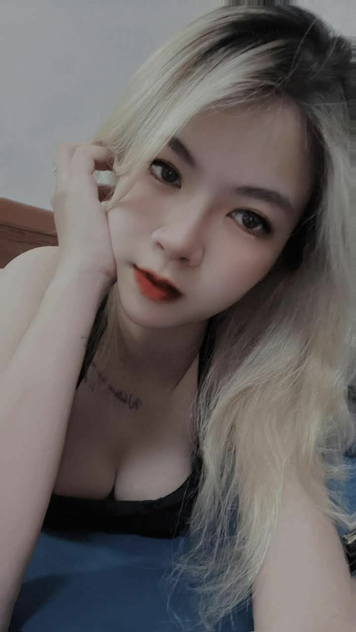 Em gái kính cận với sở thích nuốt tinh trùng